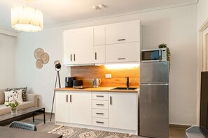 Modern Kitchenette!