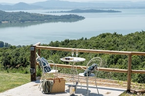 Wasser, Himmel, Pflanze, See, Berg, Gartenmöbel, Stuhl, Tabelle, Baum, Freizeit