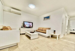Aircon dual heat and cool the entire unit