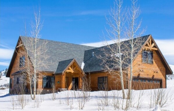 SGR 206 Juniper winter exterior