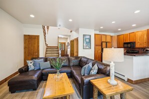 Living Room - Highland Greens 25 - Breckenridge Vacation Rental