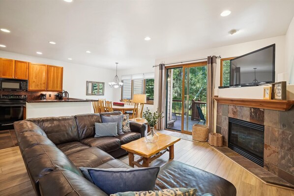 Living Room - Highland Greens 25 - Breckenridge Vacation Rental