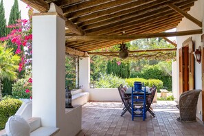 Covered terrace with garden view