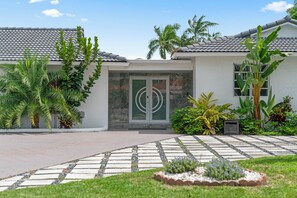 An entrance that exudes luxury.