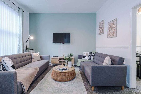 The spacious living space benefits from 2 sofa beds, a 40-inch smart TV and plenty of space to sit down and relax.