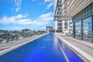 A shared pool on level 4 offers the perfect spot to cool down with a dip while taking in stunning city views, or simply kick back with a book on the sun loungers.
