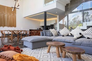 Living room & dining area