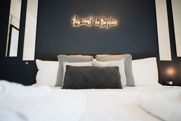 Rest comfortably in the king bed with a memory foam mattress. 