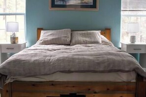 Queen bed with quality linens