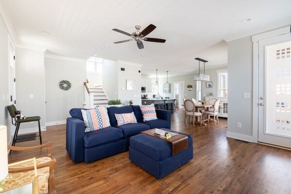 Home Decor, Furniture, Indoors, Living Room, Ceiling Fan