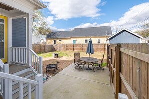 Nature, Outdoors, Yard, Chair, Desk