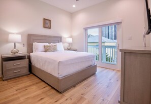 3rd floor - Bedroom 3 with Queen bed, Smart TV, balcony, and en-suite
