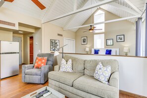 Living Area | Full Sleeper Sofa | Smart TV