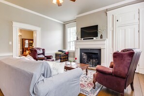 Living Room 1 | 1st Floor | Smart TV