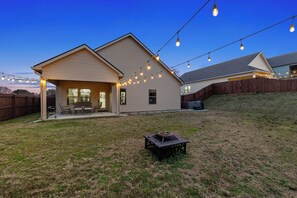 6 Person Hot Tub & Fire Pit & String Lights
