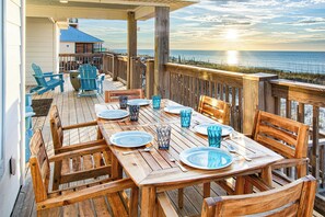 Nothing like gazing out at the ocean wihile having dinner with your family.