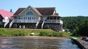 Exétieur, vue du lac