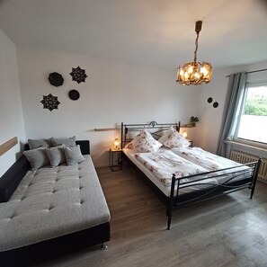 SZ 1 mit Schlafcouch