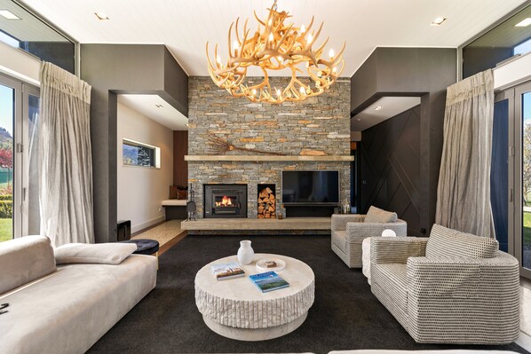 Modern lounge with fireplace and mountain views