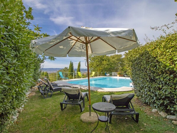 L'Eau, Plante, Nuage, Ciel, Bleu Azur, Parapluie, Ombre, Piscine, Mobilier De Jardin, Botanique