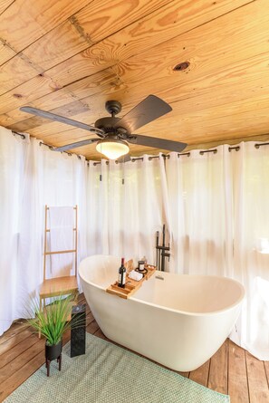 Large outdoor bathtub. This is not a hot tub and does not have jets. 