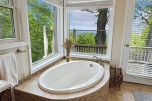Master Ensuite with Soaking Tub and Deck Access