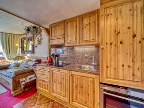 Cabinetry, Furniture, Countertop, Wood, Building, Drawer, Interior Design, Kitchen, Wood Stain, Floor