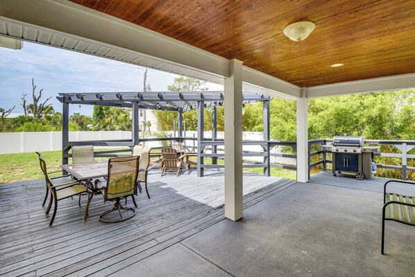 Palm Coast Vacation Rental | 3BR | 3BA | 2,000 Sq Ft | 2 Steps to Enter