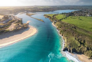 The lovely town of Hayle is just a short drive away, with its picturesque estuary