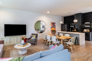 Open space layout for easy connections.