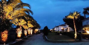 "Carpe Diem Villas & Houses" by night !