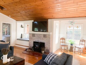 While the fireplace is decorative-only, the flatscreen TV has all the streaming options.