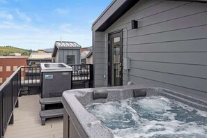 Rooftop deck with hot tub and cold plunge tank