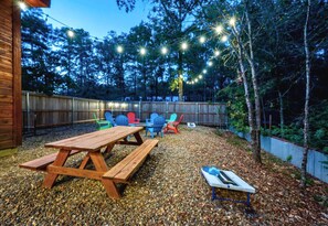 Gather around the outdoor fire pit for marshmallow roasting and cozy evenings under the stars.