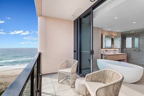 Bathtub + Balcony