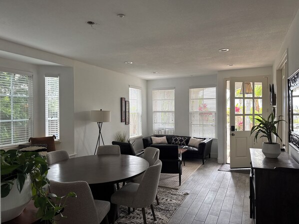 Entry dining room