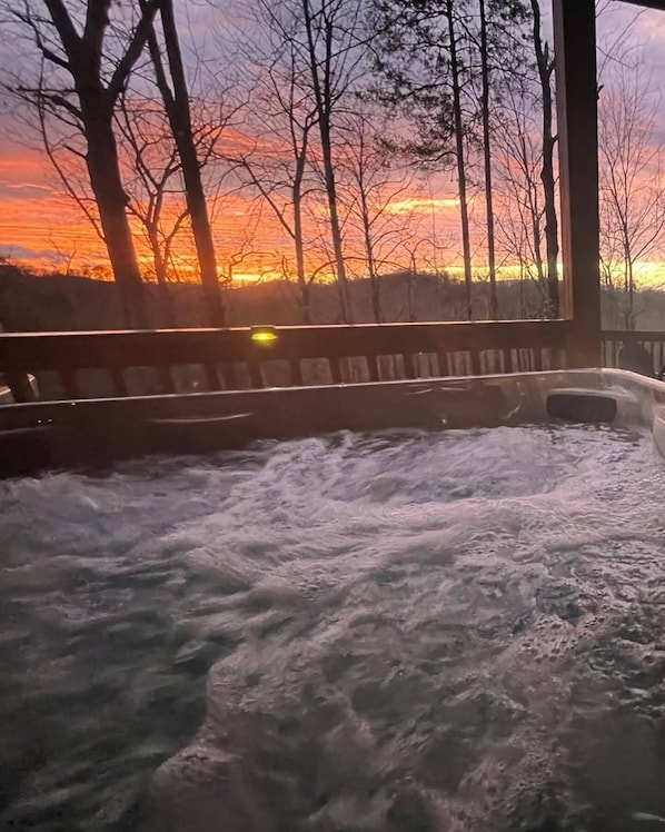 Outdoor spa tub