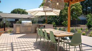 With the summer heat, outdoor dining is always the best option! Serve delicious meals straight from the BBQ and enjoy time in the sun!