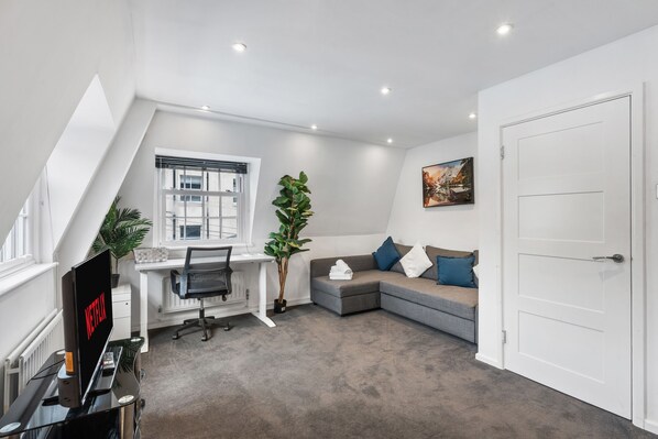 Living Room / Lounge