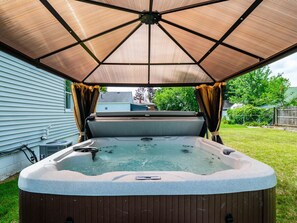 End your day perfectly with a relaxing soak in the hot tub.