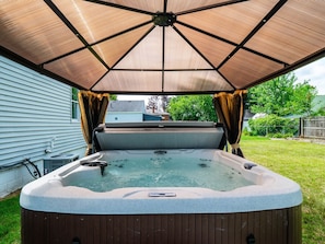 Bain à remous extérieur