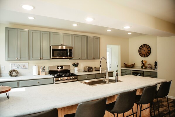 Huge, well-stocked kitchen with tons of counter space, a Keurig, mini fridge, and seating for 5 at the bar. Perfect for cooking, gathering, or grabbing a quick bite before heading out to explore Fair Haven.