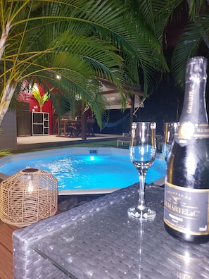 Bain à remous extérieur