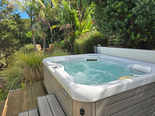 Outdoor spa tub