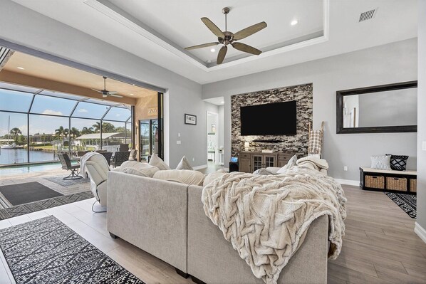 Gorgeous Port Charlotte/Punta Gorda waterfront home with private pool & spa