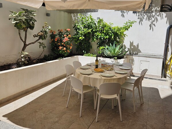 Outdoor dining