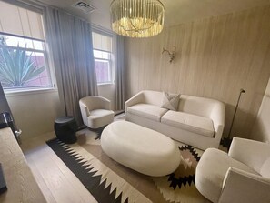 Premium Queen Suite