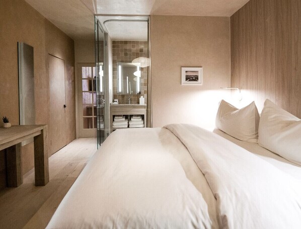Premium Queen Suite