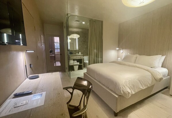 Queen Suite - Room 5