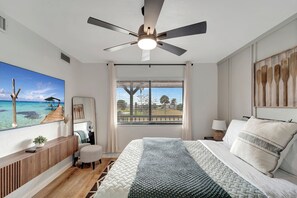 Sleep soundly on a plush queen mattress in this beautifully renovated room. 